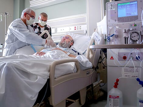 Patient needing renal care being treated by a therapist